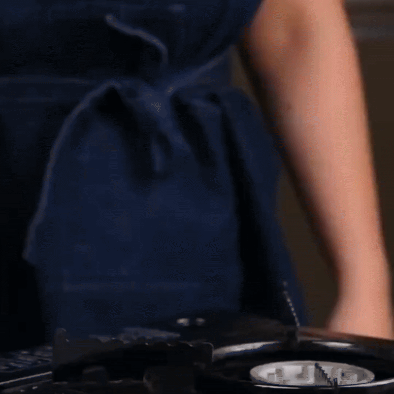 TitanForge Hochwertig Bratpfanne | Hitzebeständige Antihaft-Titanpfanne für alle Herdarten